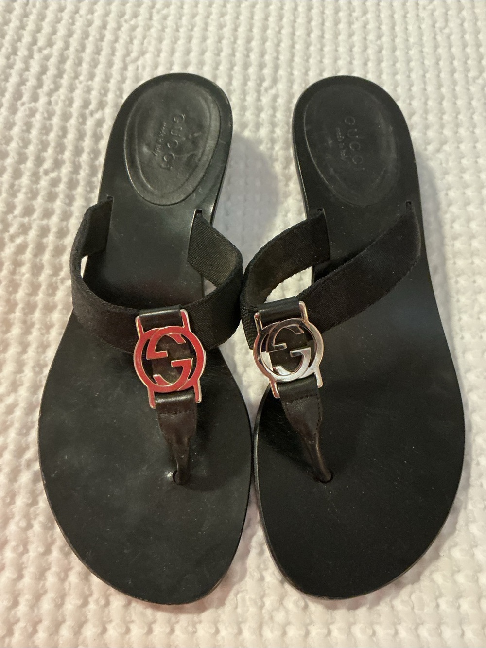 Gucci Black Leather Thong Sandals with Silver-Tone GG Hardware
